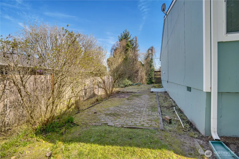 3023 Bridgeport Way W #B University Place, WA 98466