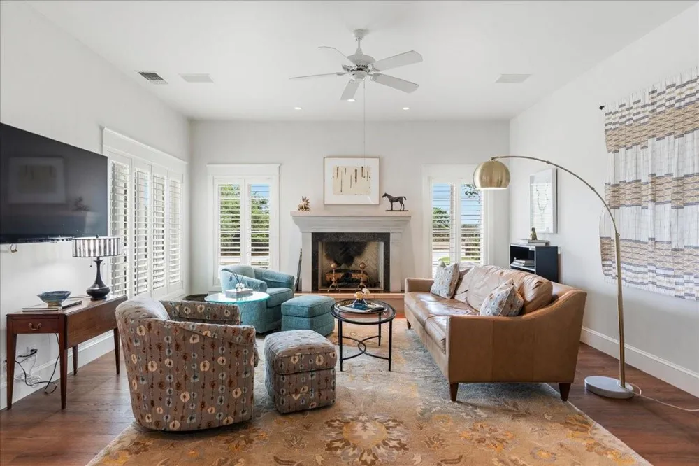 829 Kings Point Drive Canyon Lake, TX 78133