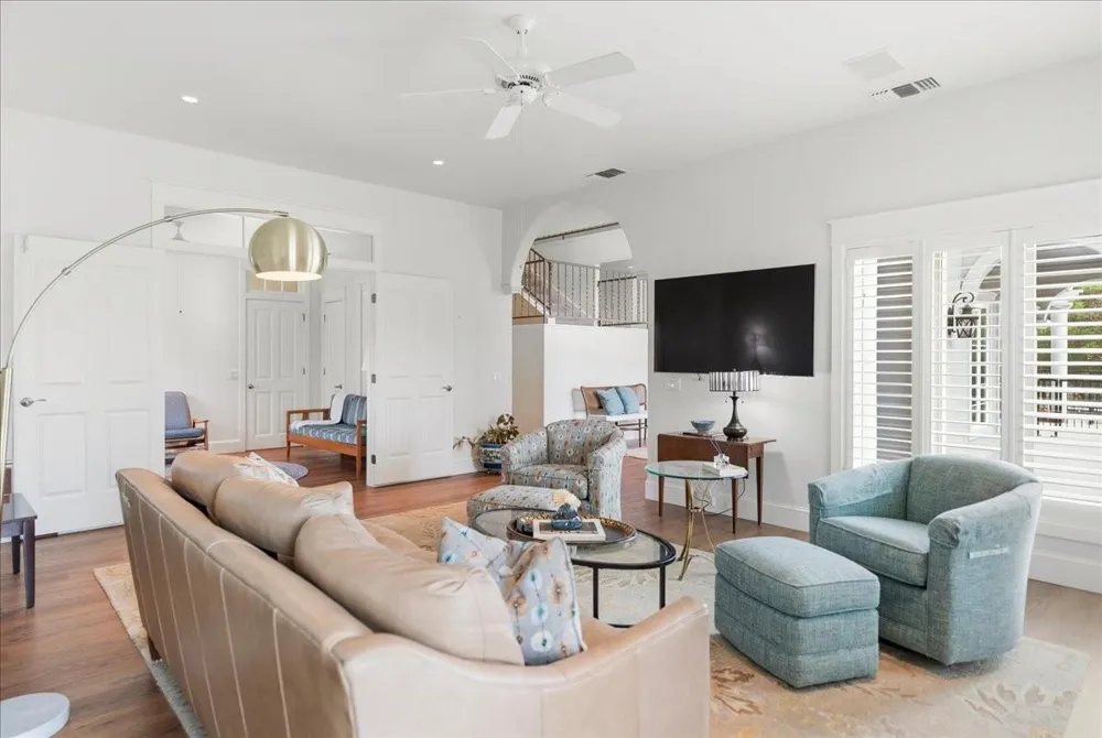 829 Kings Point Drive Canyon Lake, TX 78133