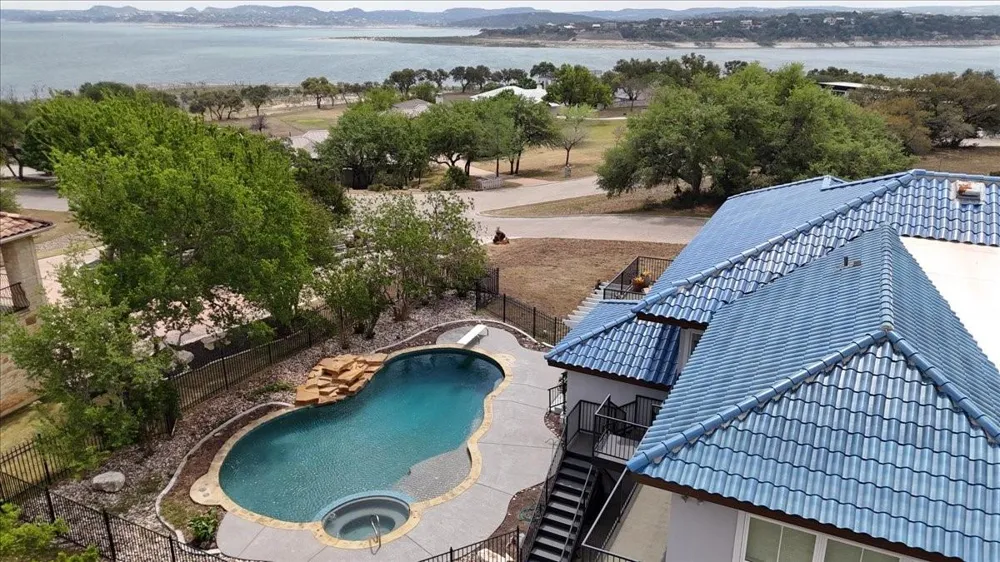 829 Kings Point Drive Canyon Lake, TX 78133