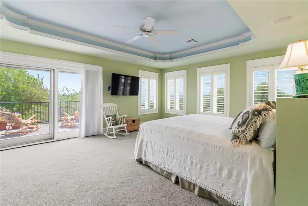 829 Kings Point Drive Canyon Lake, TX 78133