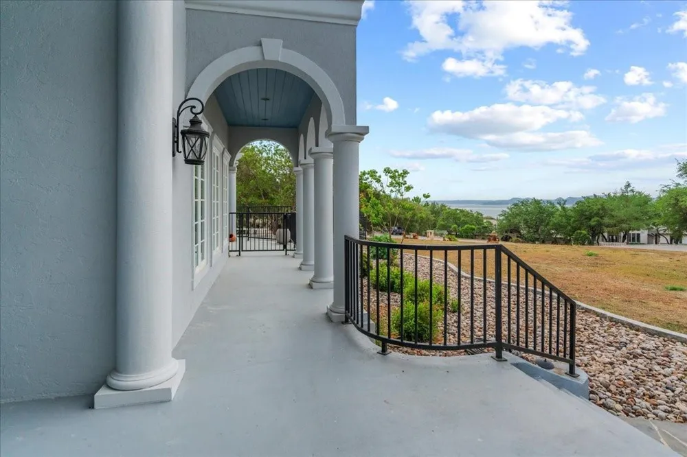 829 Kings Point Drive Canyon Lake, TX 78133