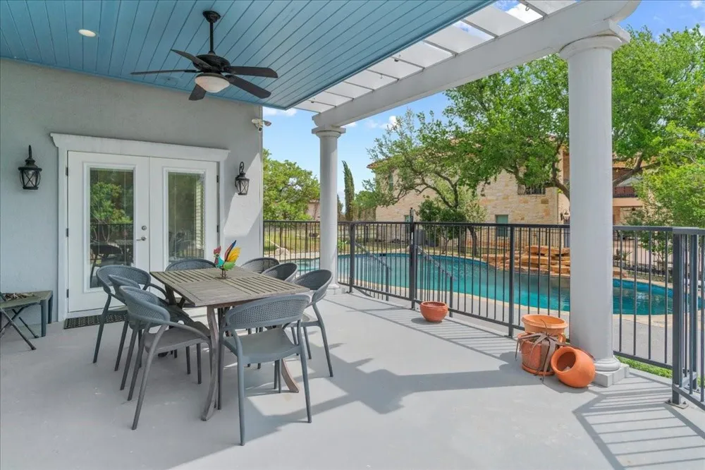 829 Kings Point Drive Canyon Lake, TX 78133