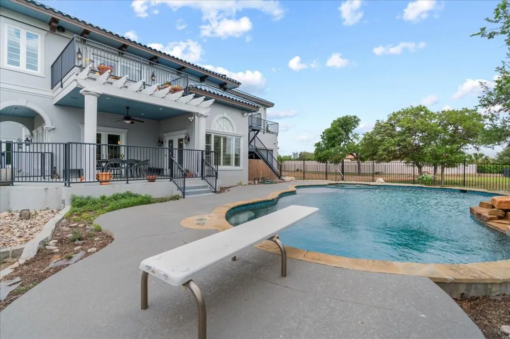 829 Kings Point Drive Canyon Lake, TX 78133