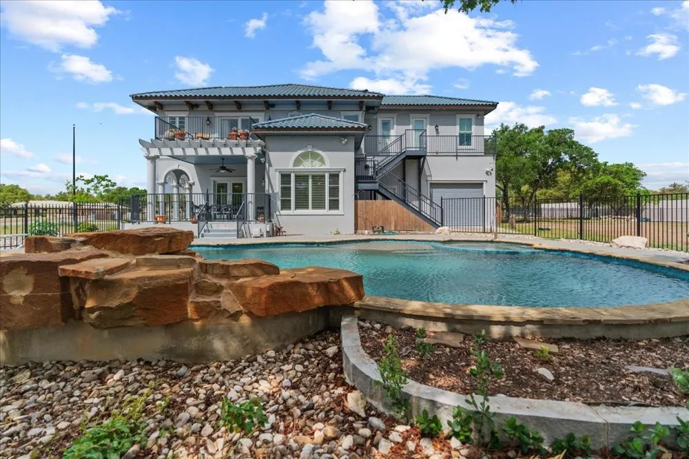 829 Kings Point Drive Canyon Lake, TX 78133