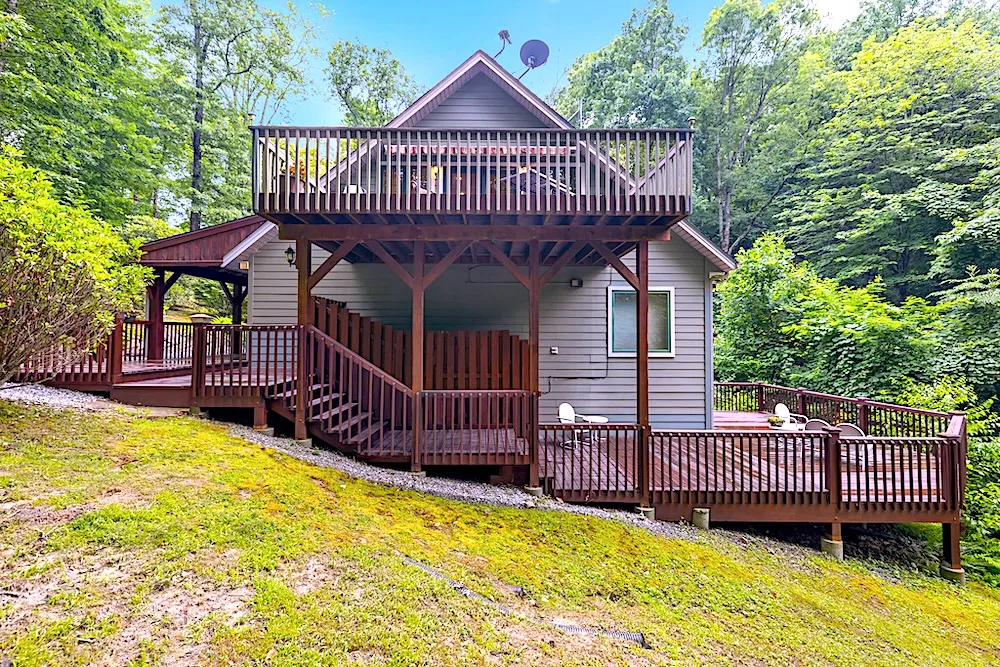 178 Whetstone Gap Road Lake Toxaway, NC 28747