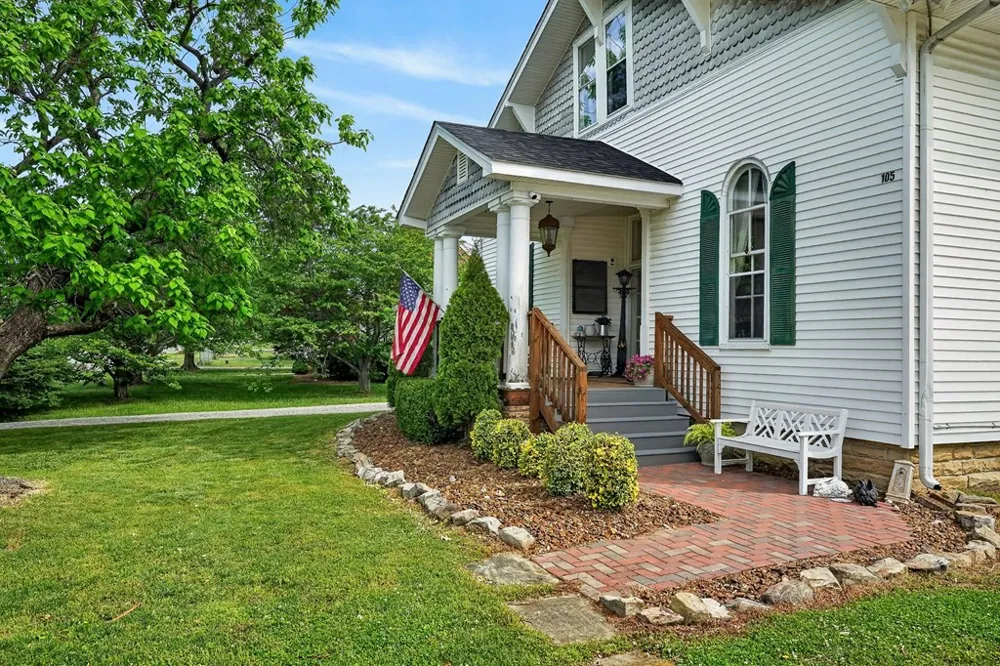 105 Roberts St Livingston, TN 38570