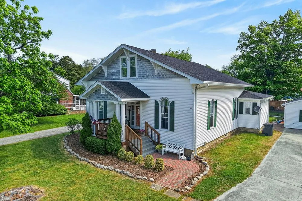 105 Roberts St Livingston, TN 38570