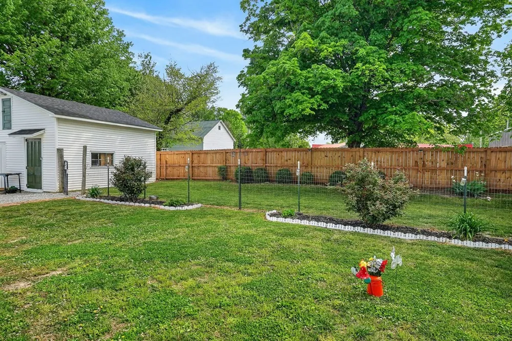 105 Roberts St Livingston, TN 38570
