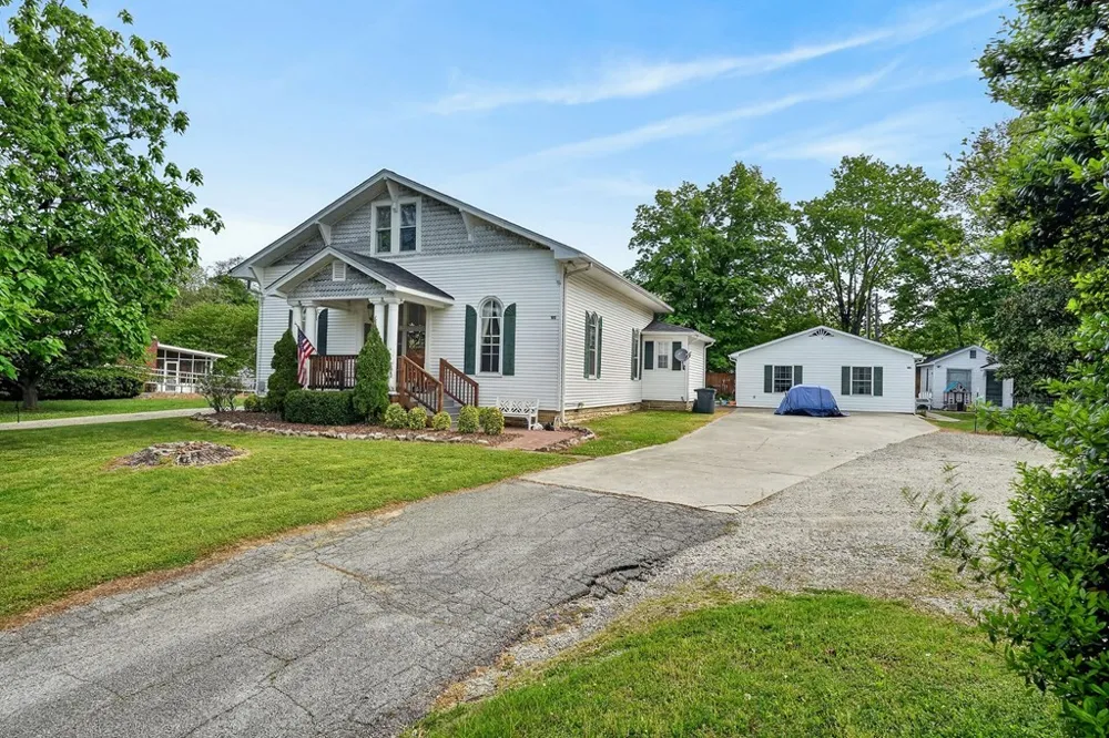 105 Roberts St Livingston, TN 38570