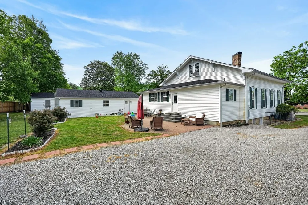 105 Roberts St Livingston, TN 38570