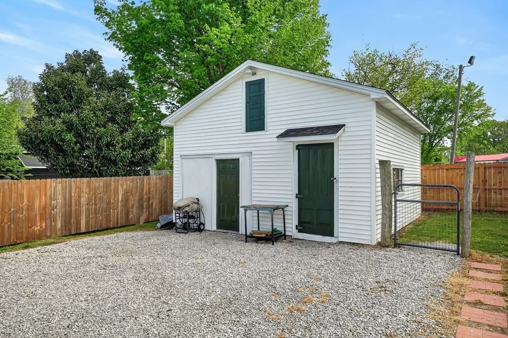105 Roberts St Livingston, TN 38570