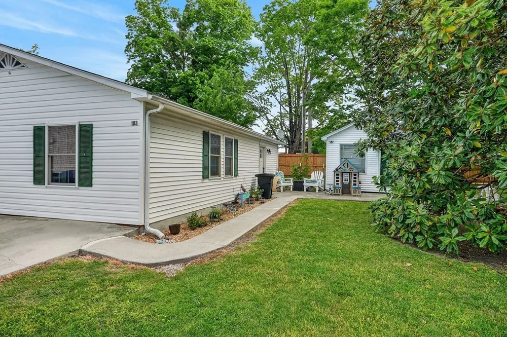 105 Roberts St Livingston, TN 38570
