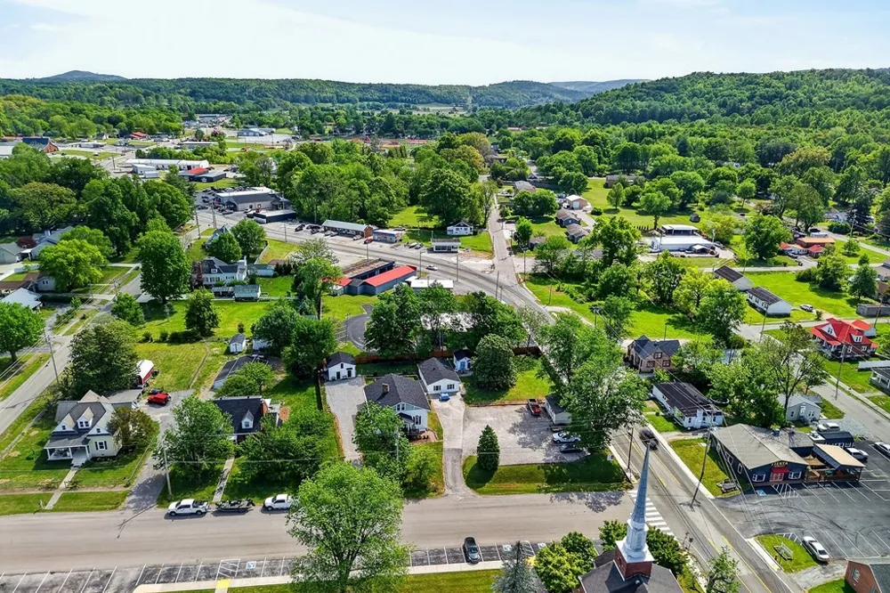 105 Roberts St Livingston, TN 38570
