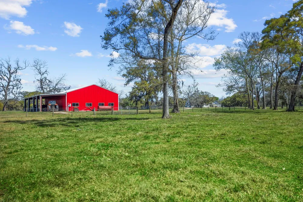 7341 County Road 27 Damon, TX 77430