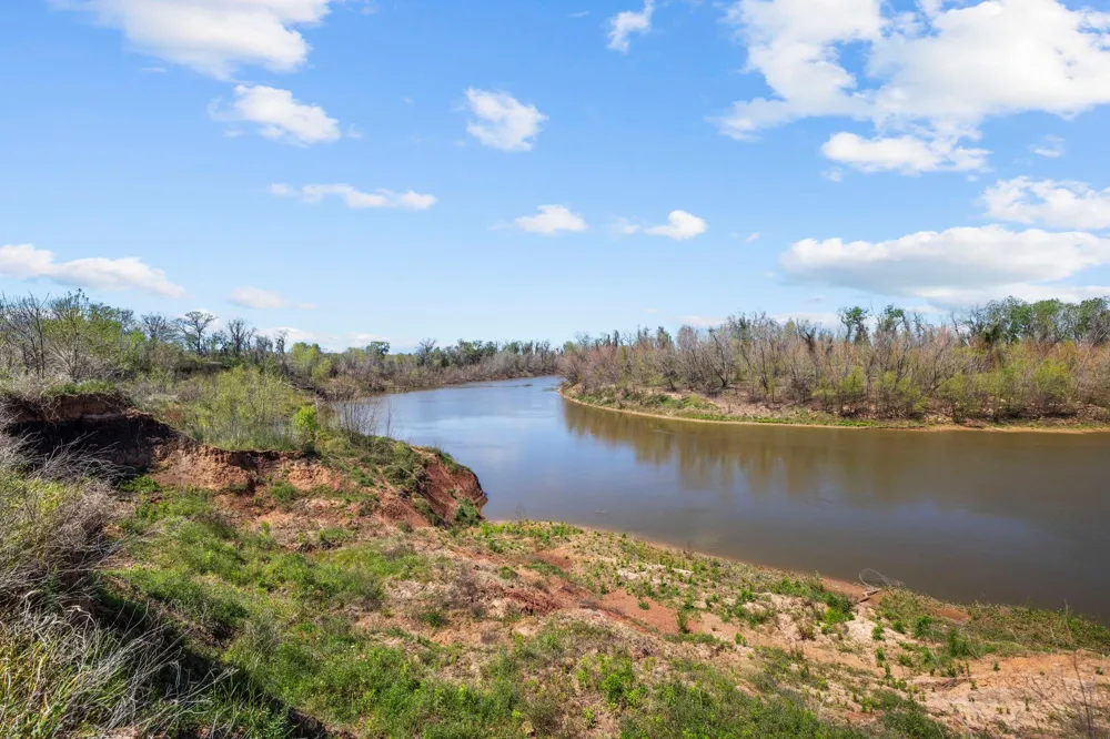 7341 County Road 27 Damon, TX 77430