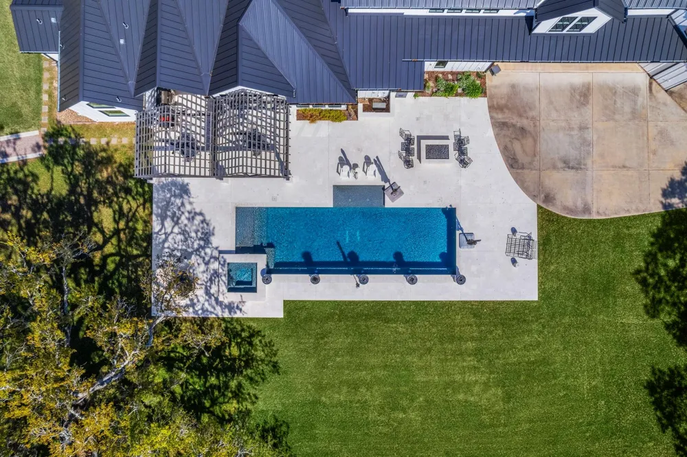 7341 County Road 27 Damon, TX 77430