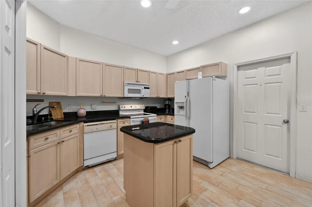 1050 STARKEY ROAD #509 Largo, FL 33771