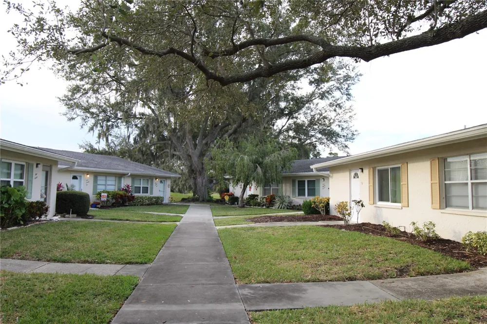 2202 CLUBHOUSE DRIVE #185 Sun City Center, FL 33573
