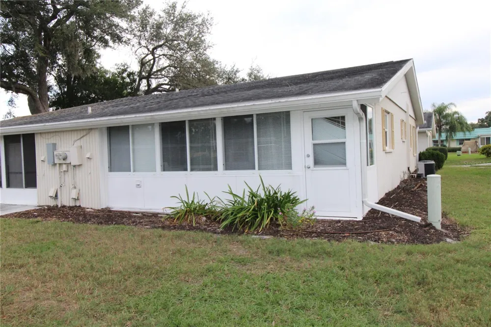 2202 CLUBHOUSE DRIVE #185 Sun City Center, FL 33573