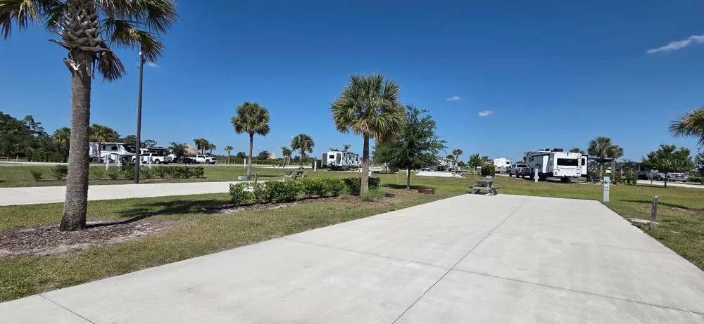 33 TIKI TURN HYW 630 E Lake Wales, FL 33898