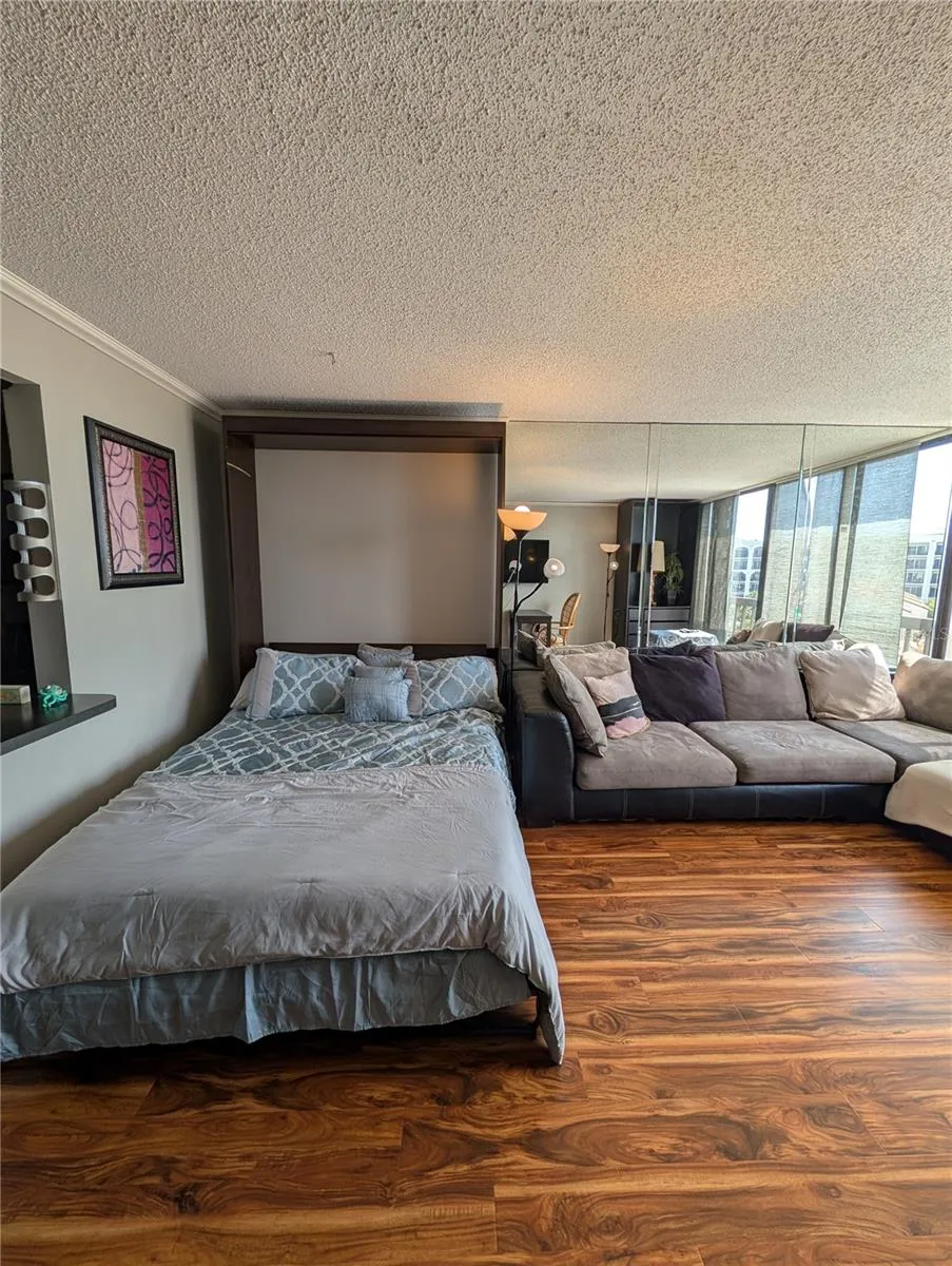 255 DOLPHIN POINT #505 Clearwater Beach, FL 33767