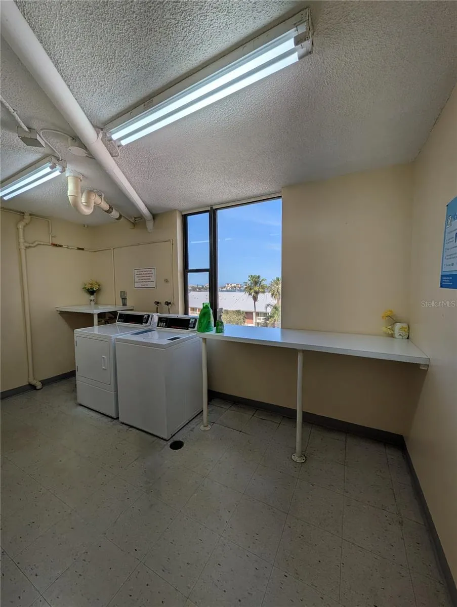 255 DOLPHIN POINT #505 Clearwater Beach, FL 33767