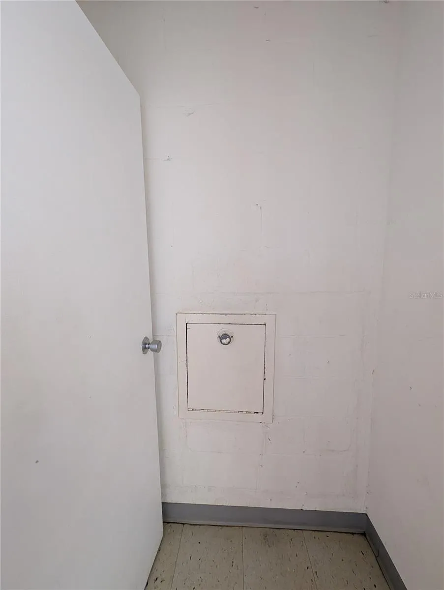 255 DOLPHIN POINT #505 Clearwater Beach, FL 33767