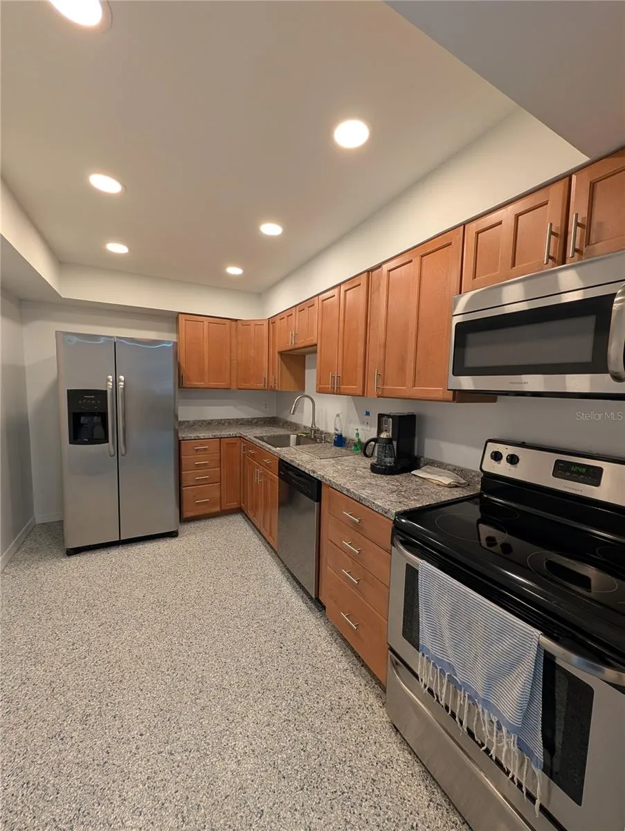 255 DOLPHIN POINT #505 Clearwater Beach, FL 33767