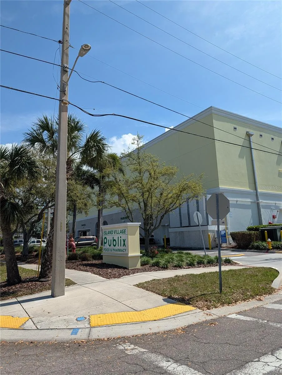 255 DOLPHIN POINT #505 Clearwater Beach, FL 33767