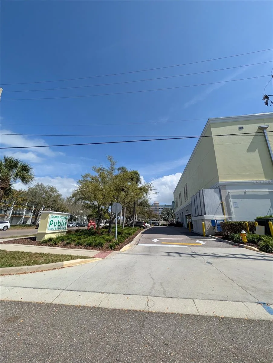 255 DOLPHIN POINT #505 Clearwater Beach, FL 33767
