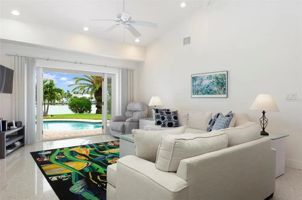 11855 4TH STREET E Treasure Island, FL 33706