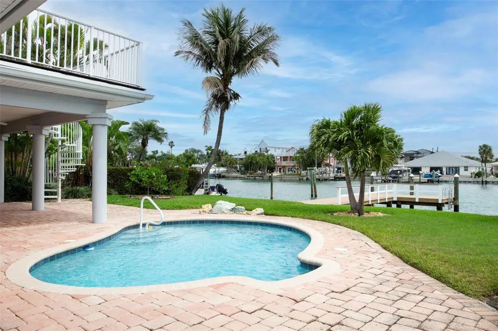 11855 4TH STREET E Treasure Island, FL 33706