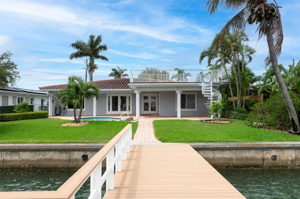 11855 4TH STREET E Treasure Island, FL 33706
