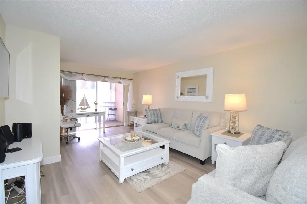 952 VIRGINIA STREET #209 Dunedin, FL 34698