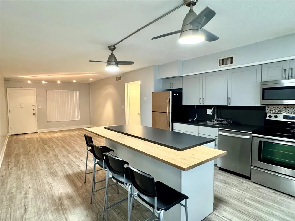 825 PRIMROSE DRIVE #110 Orlando, FL 32803