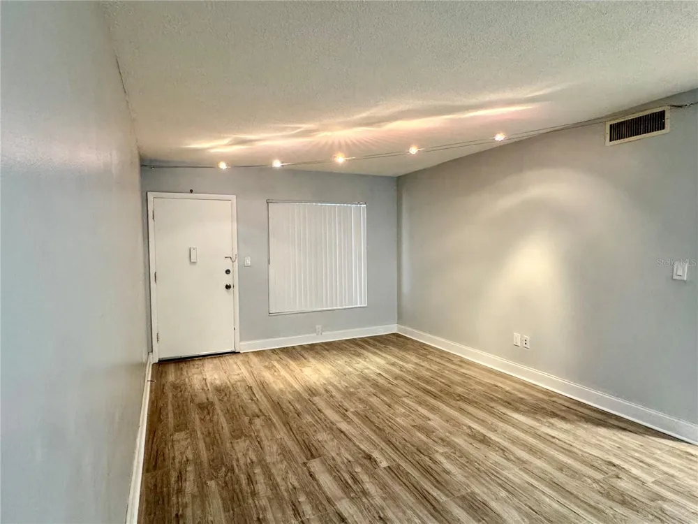 825 PRIMROSE DRIVE #110 Orlando, FL 32803