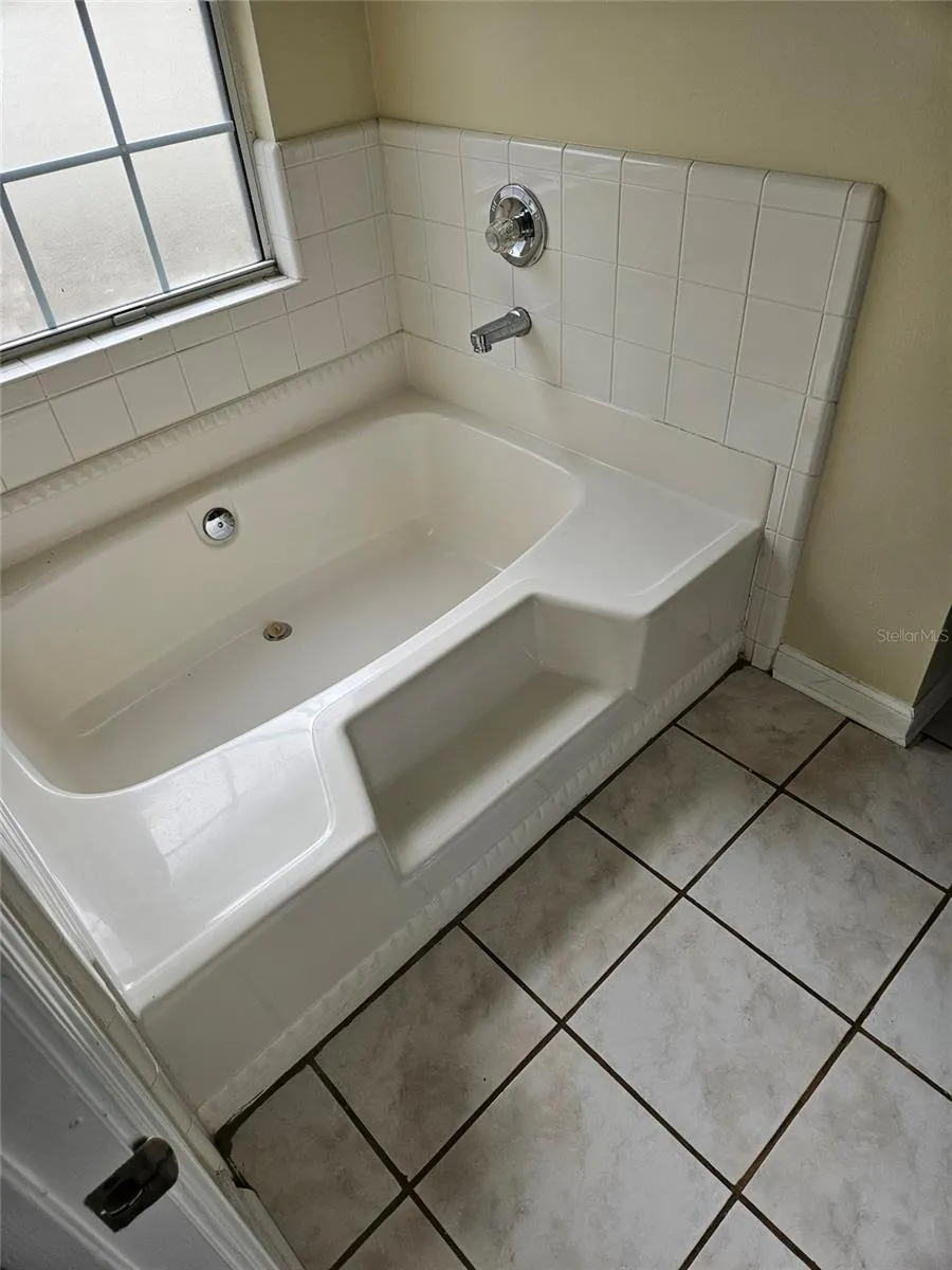 8033 MACDOUGALL DRIVE E Jacksonville, FL 32244