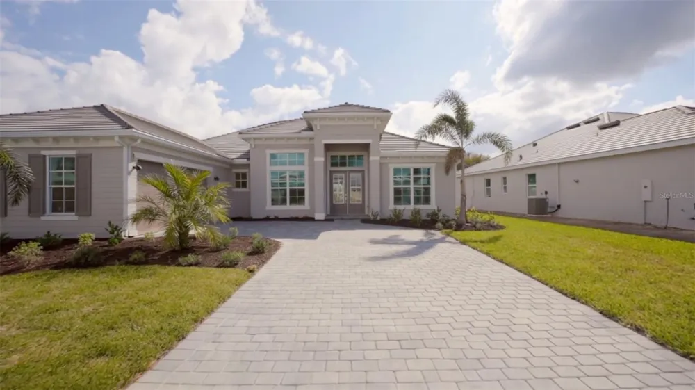 18731 CHERRYSTONE WAY Bradenton, FL 34211