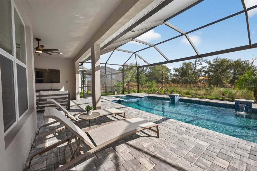 18731 CHERRYSTONE WAY Bradenton, FL 34211