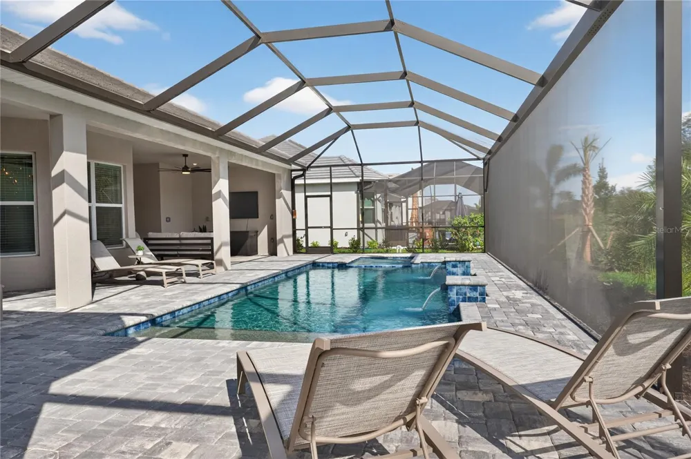 18731 CHERRYSTONE WAY Bradenton, FL 34211
