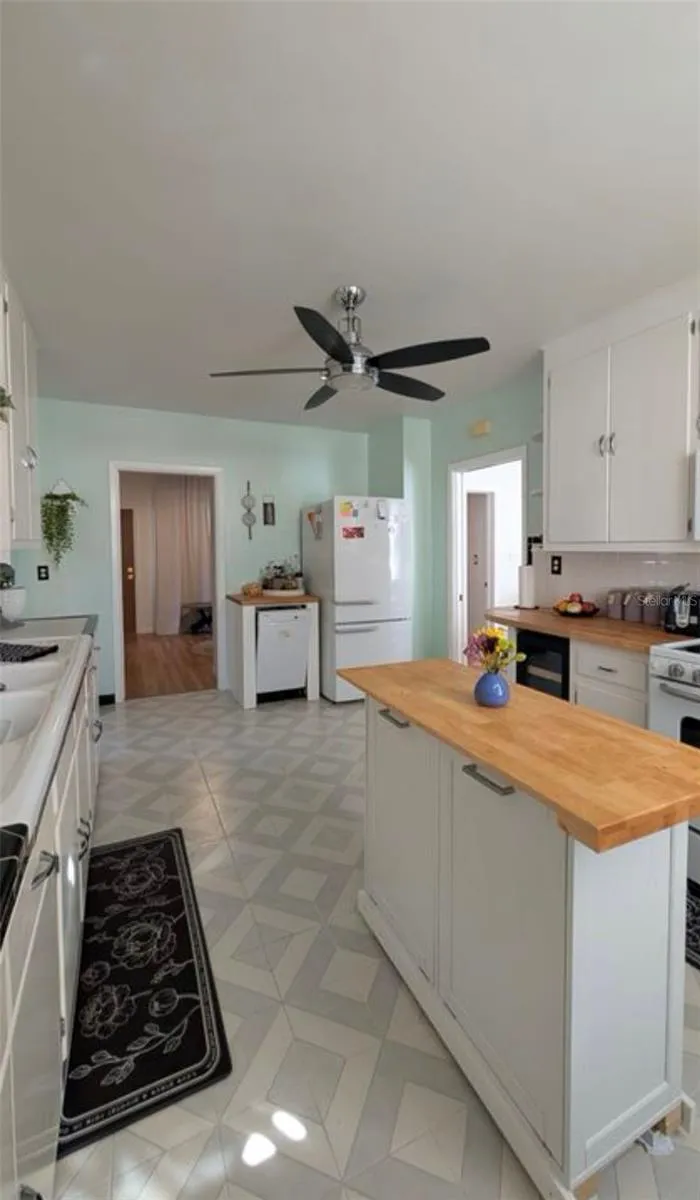 1520 E 21ST AVE Tampa, FL 33605