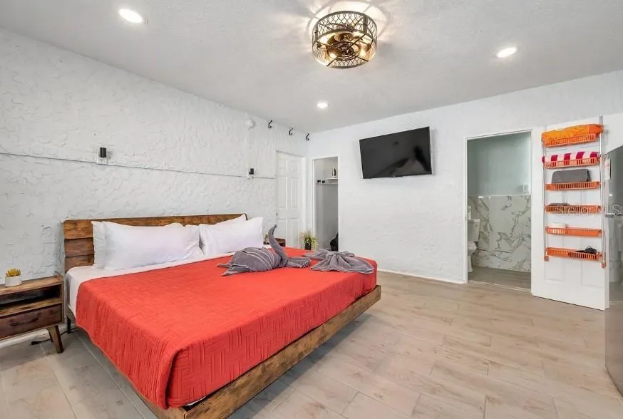 602 POINSETTIA AVENUE Clearwater Beach, FL 33767