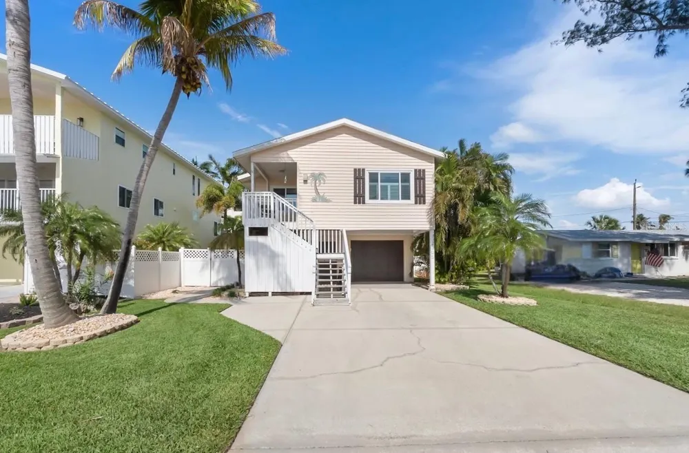 2905 AVENUE C Holmes Beach, FL 34217
