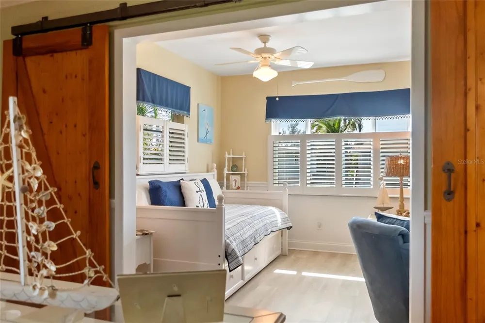 2905 AVENUE C Holmes Beach, FL 34217