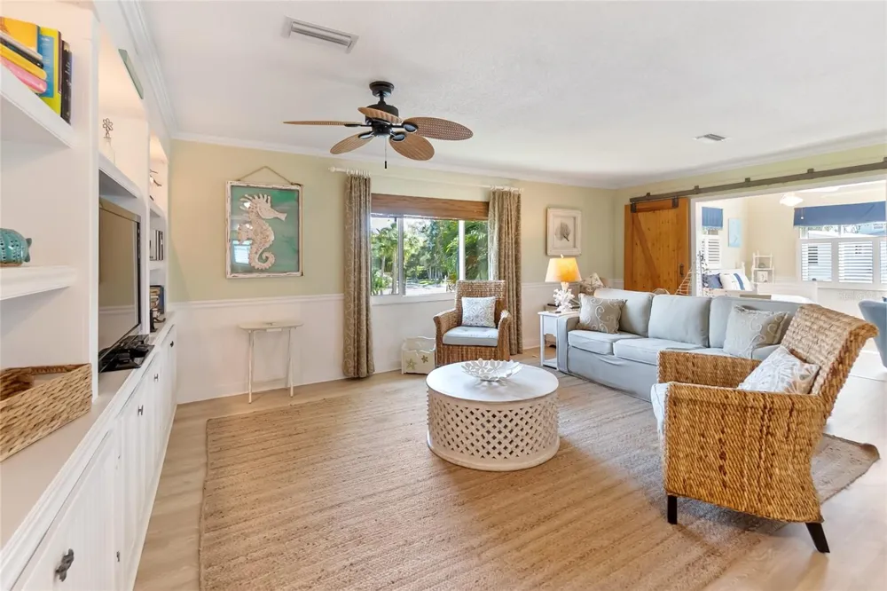 2905 AVENUE C Holmes Beach, FL 34217