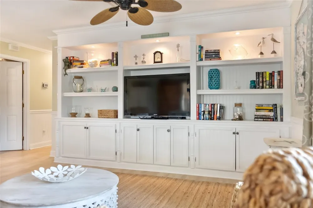 2905 AVENUE C Holmes Beach, FL 34217