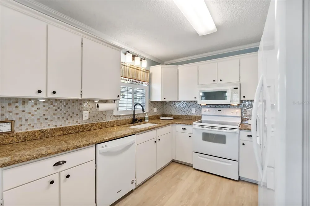 2905 AVENUE C Holmes Beach, FL 34217