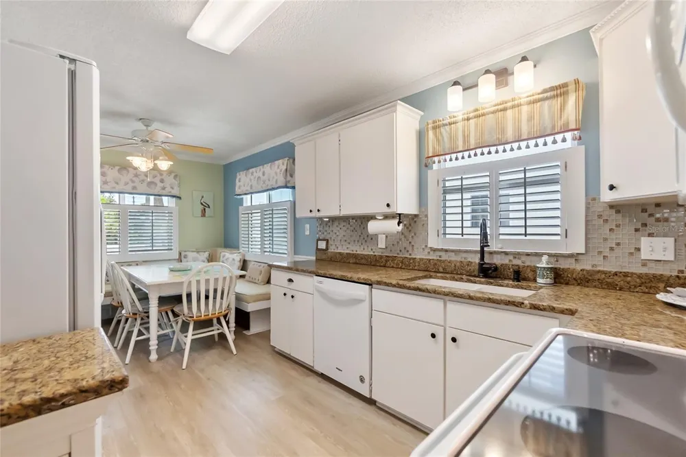 2905 AVENUE C Holmes Beach, FL 34217