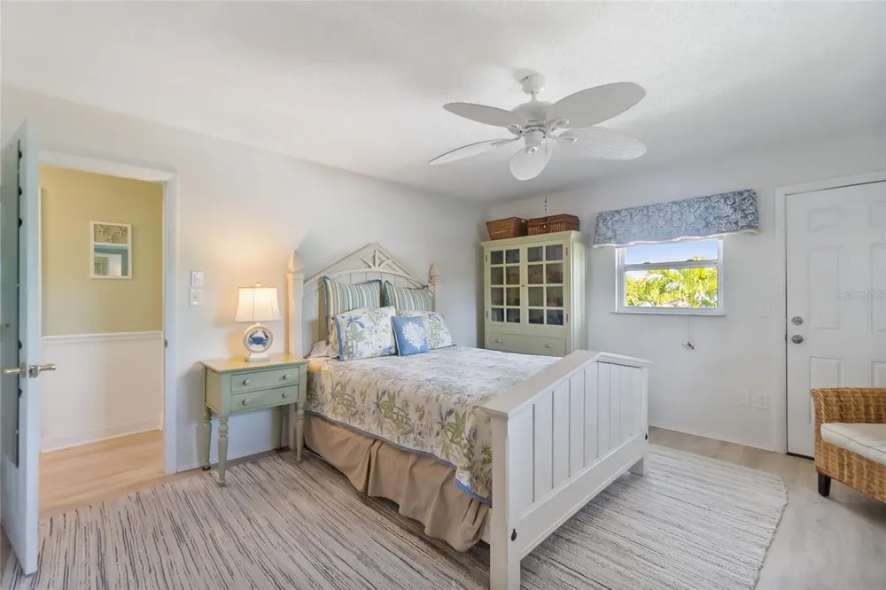 2905 AVENUE C Holmes Beach, FL 34217
